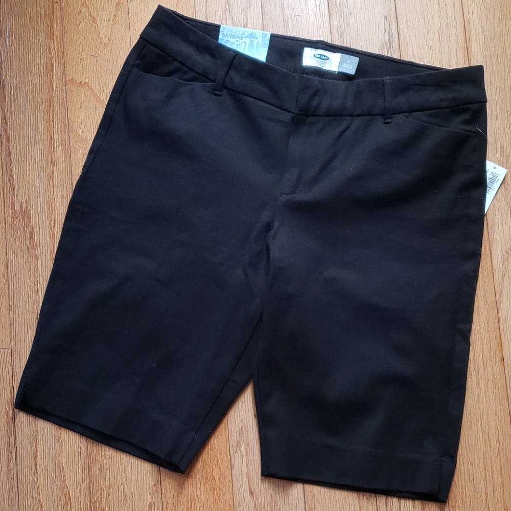 Old Navy Mid-Rise Bermuda Shorts NWT